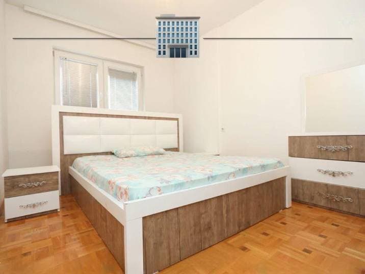 Prona #41698 miniaturë 2
