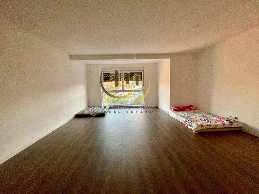 Prona #33311 miniaturë 1