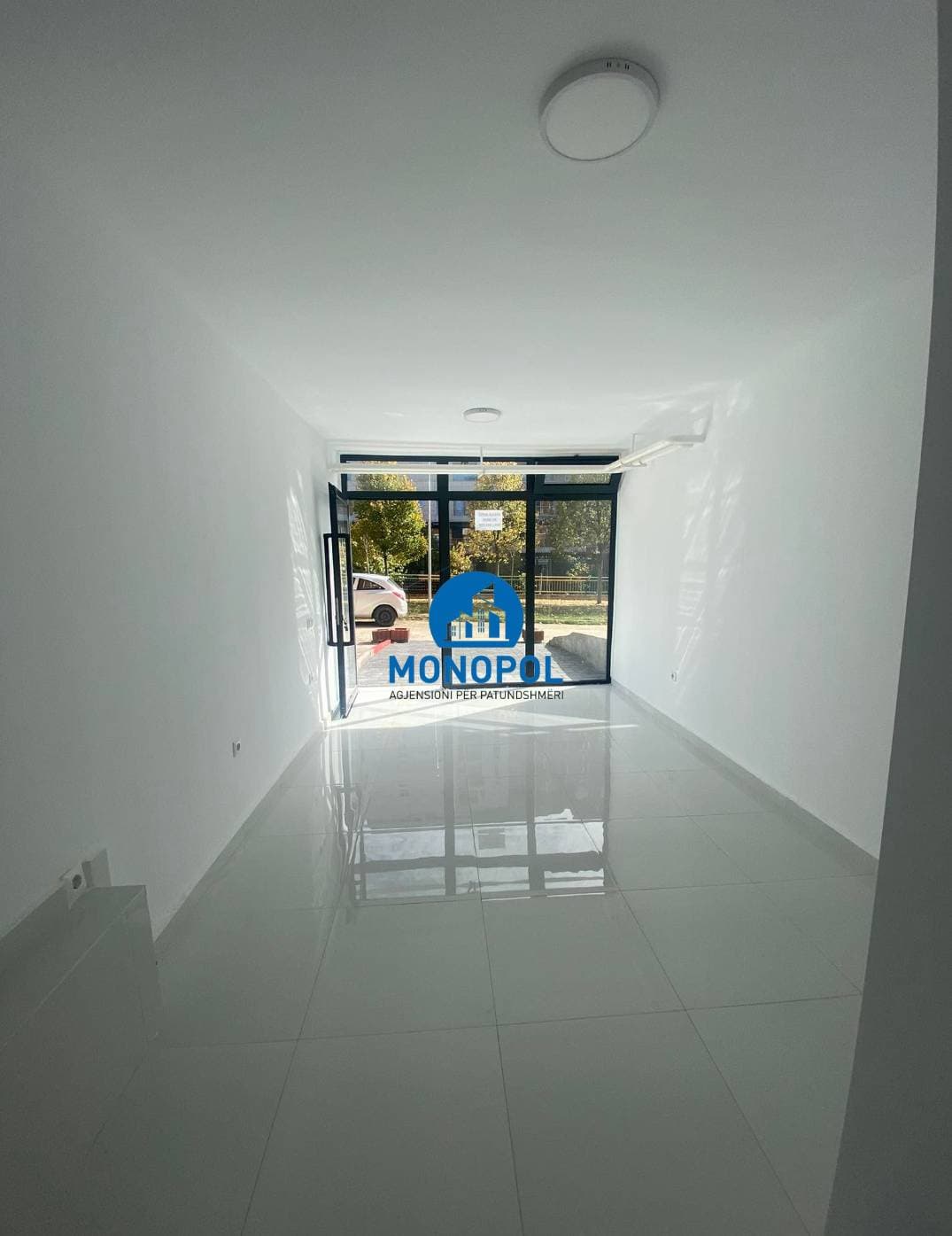 commercial unit 20m² for RENT in bregu i diellit thumbnail 3