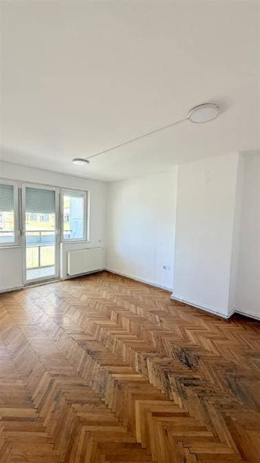 Zyrë 60m² me QIRA në qendra miniaturë 7
