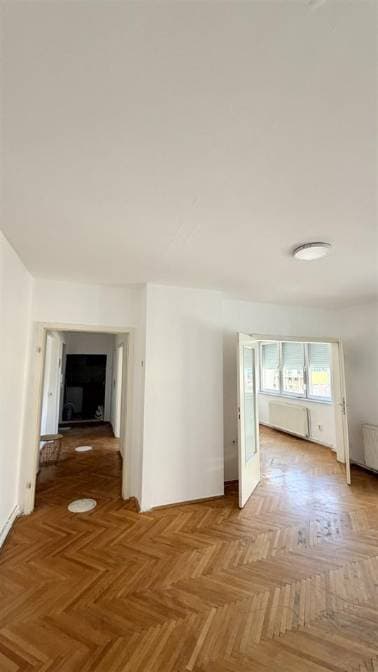 Zyrë 60m² me QIRA në qendra miniaturë 6