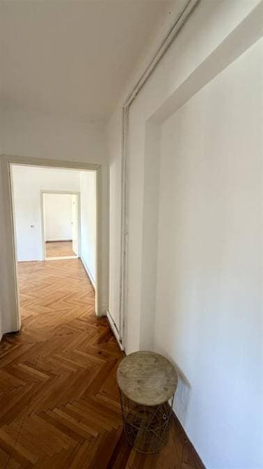 Zyrë 60m² me QIRA në qendra miniaturë 4