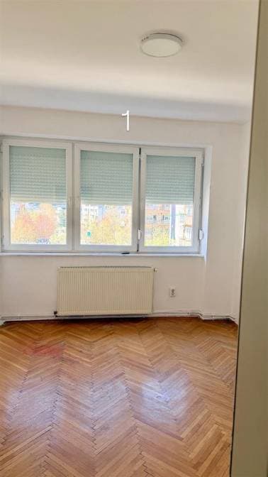Zyrë 60m² me QIRA në qendra miniaturë 2