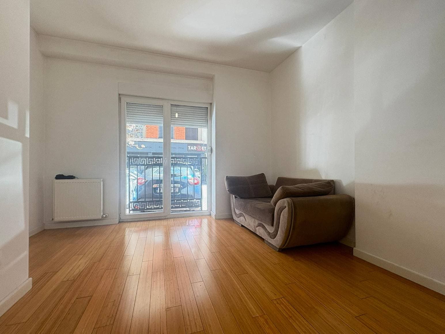 office 60m² for RENT in bregu i diellit thumbnail 3